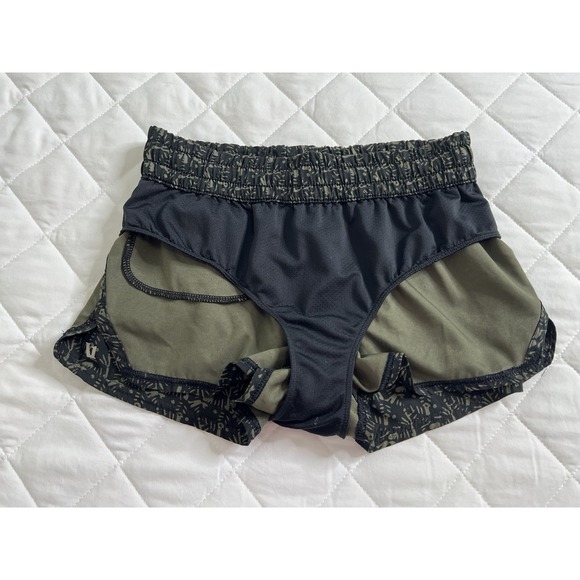 Vuori Womens XS Performance Running Shorts Black Green Print Lined Zip Pocket - Picture 4 of 5